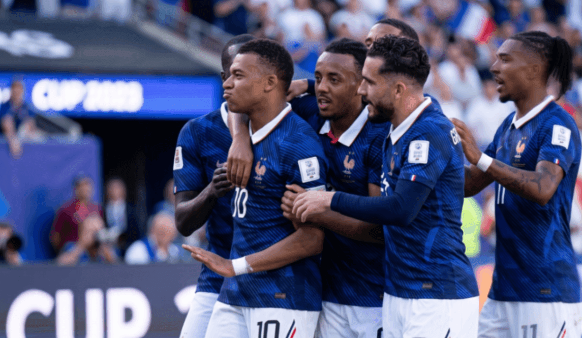 Mbappé anota dos goles y establece récord en Francia con la victoria