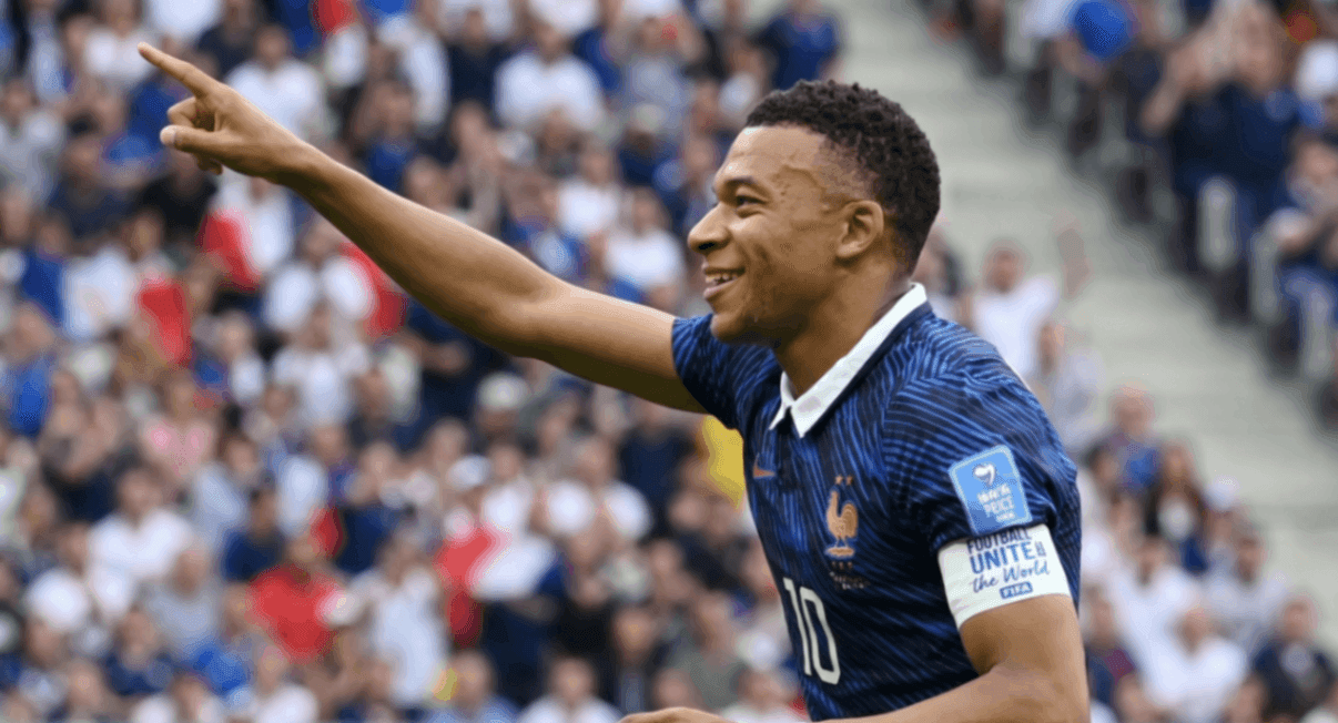Francia resuelve el caos y avanza: Mbappé lidera una victoria marcada por la tormenta
