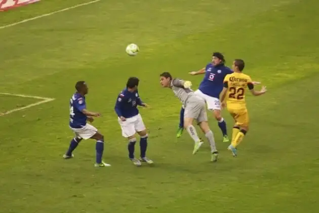 Moisés Muñoz es hospitalizado de emergencia; fue operado y se encuentra fuera de peligro