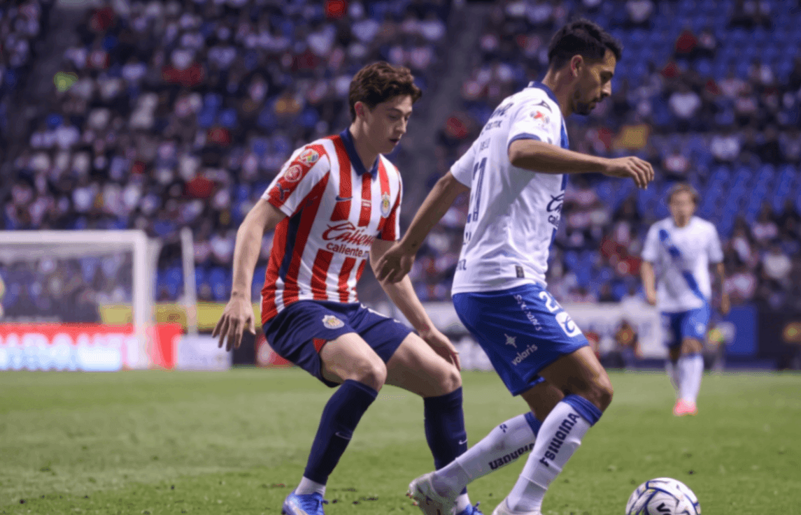 Chivas reaccionó a tiempo, pero Puebla resistió para rescatar un empate en la Jornada 3