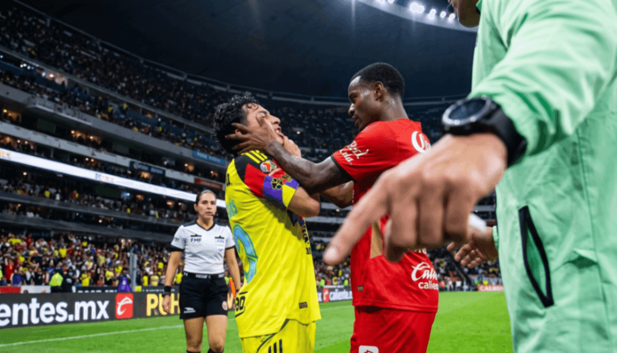 El caso Helinho expone a la Liga MX: racismo, presión internacional y un castigo aún en el aire